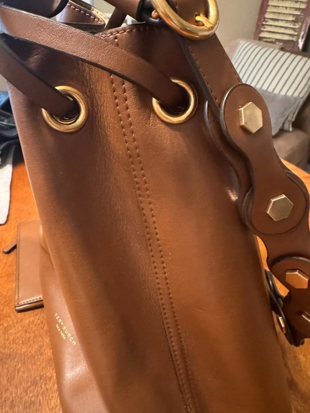 Tory Burch leather bucket bag - Picture 4 of 7